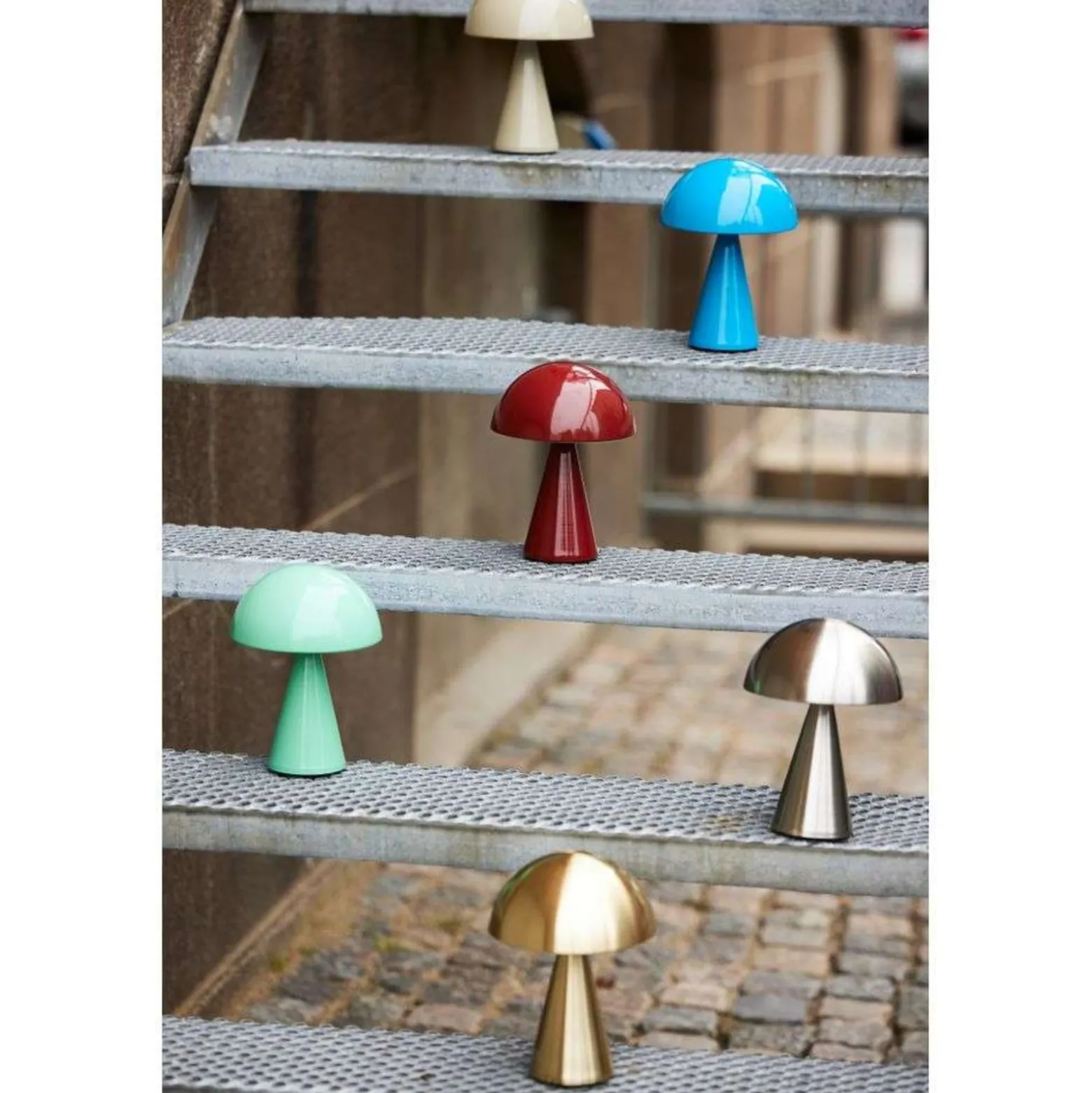 HÜBSCH LED-Akku-Tischleuchte Mush, messing, IP44 dimmbar