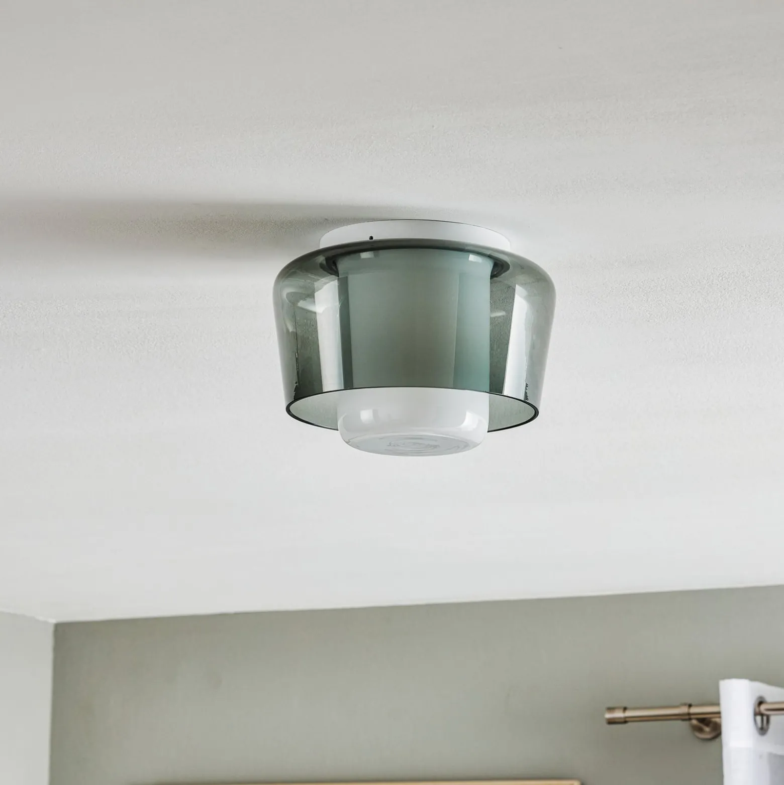 Helestra Canio Glas-Deckenleuchte, rauchgrau