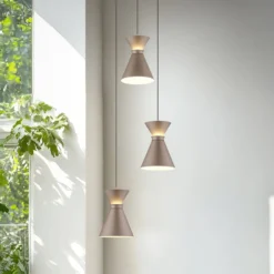 Helestra LED-Hängelampe LUK, 3-flg., braun, dimmbar
