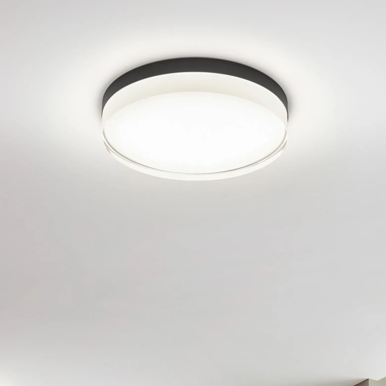 Helestra Tana LED-Deckenleuchte, schwarz, Ø 33 cm