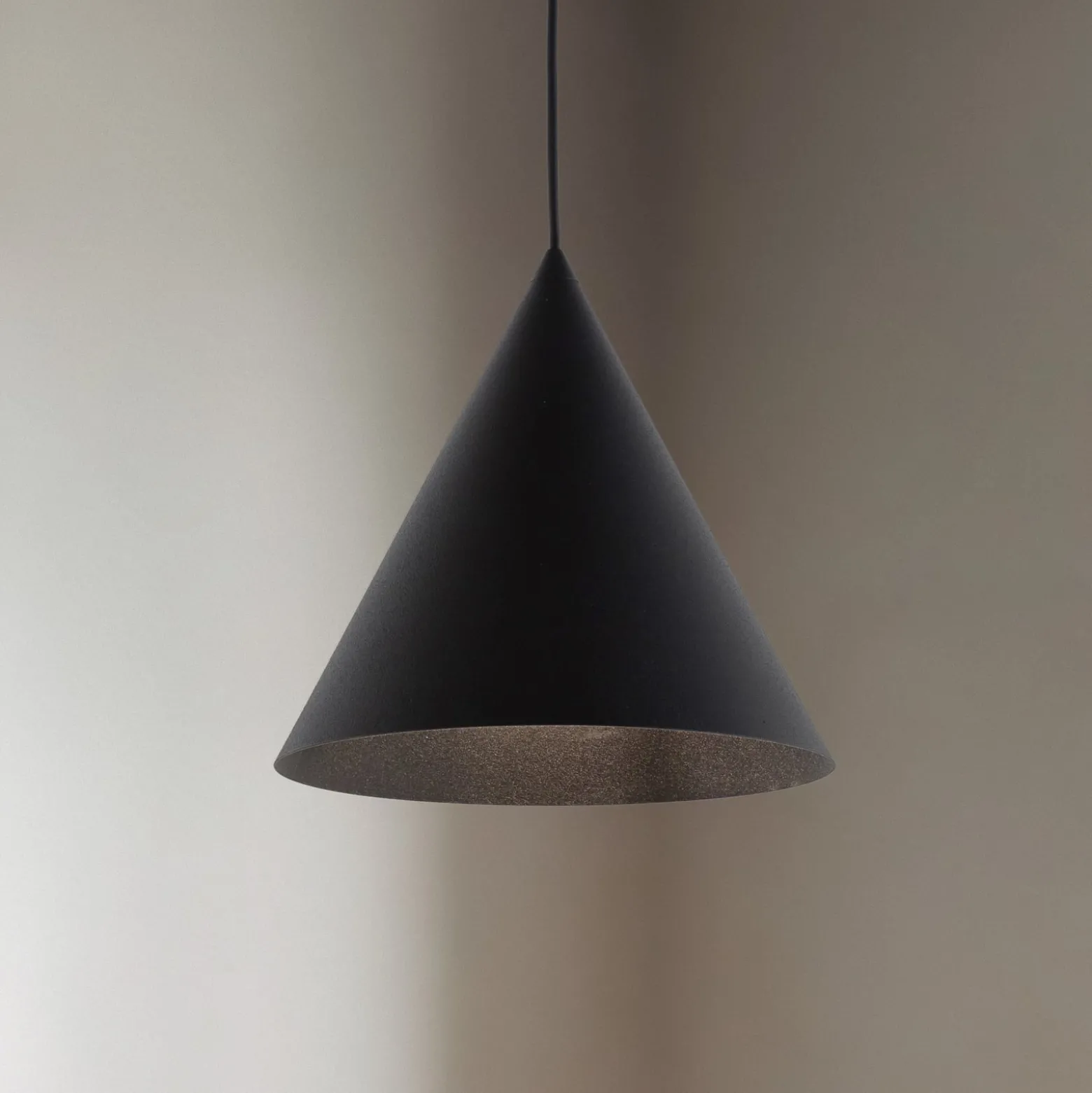 Hängeleuchte Cono, einflammig, Ø 27 cm, schwarz