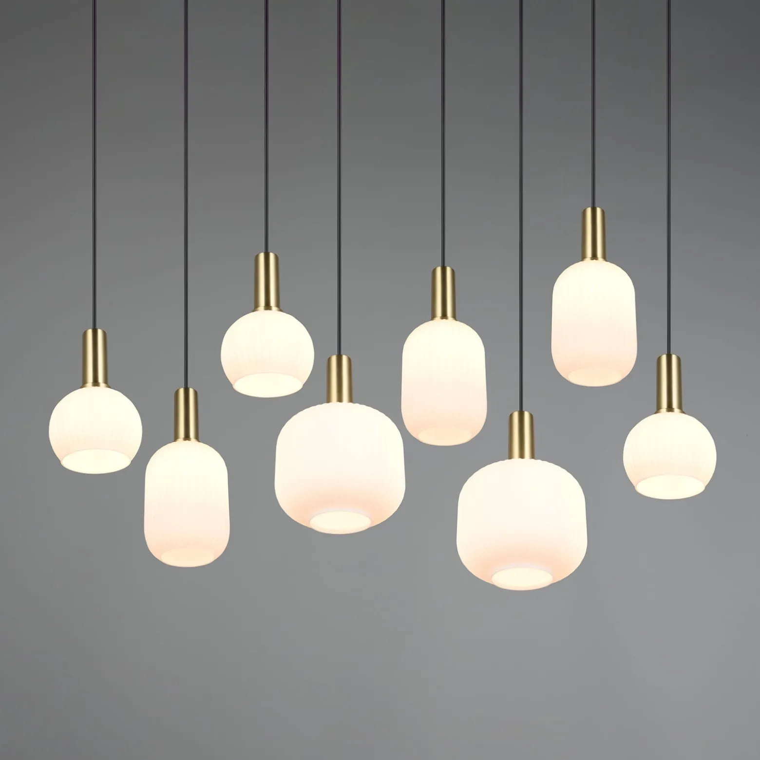 Hängeleuchte Diva, 8-fl., messingfarben, opal, Metall, Glas