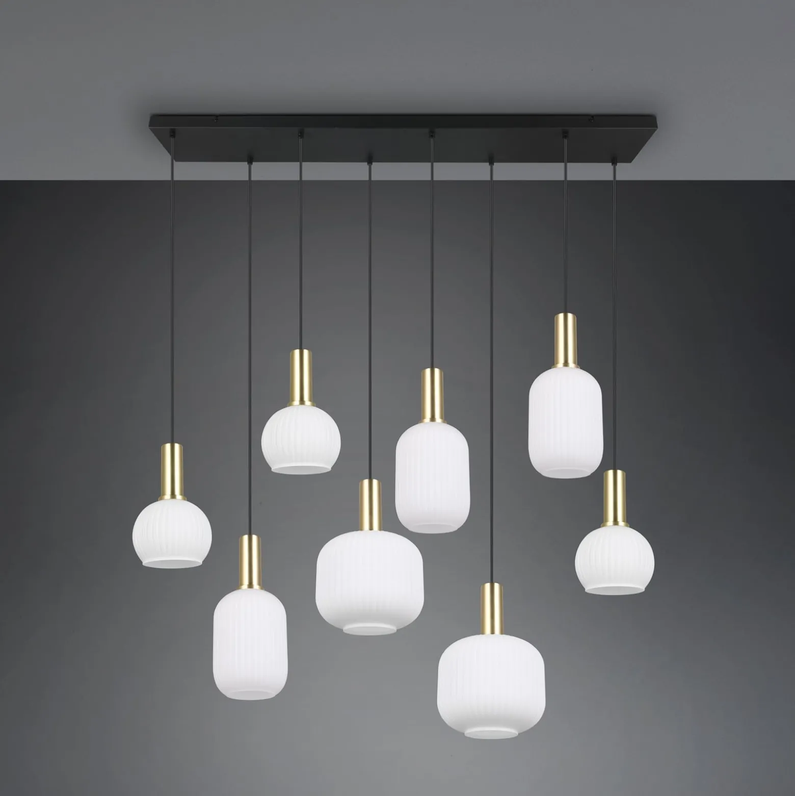 Hängeleuchte Diva, 8-fl., messingfarben, opal, Metall, Glas