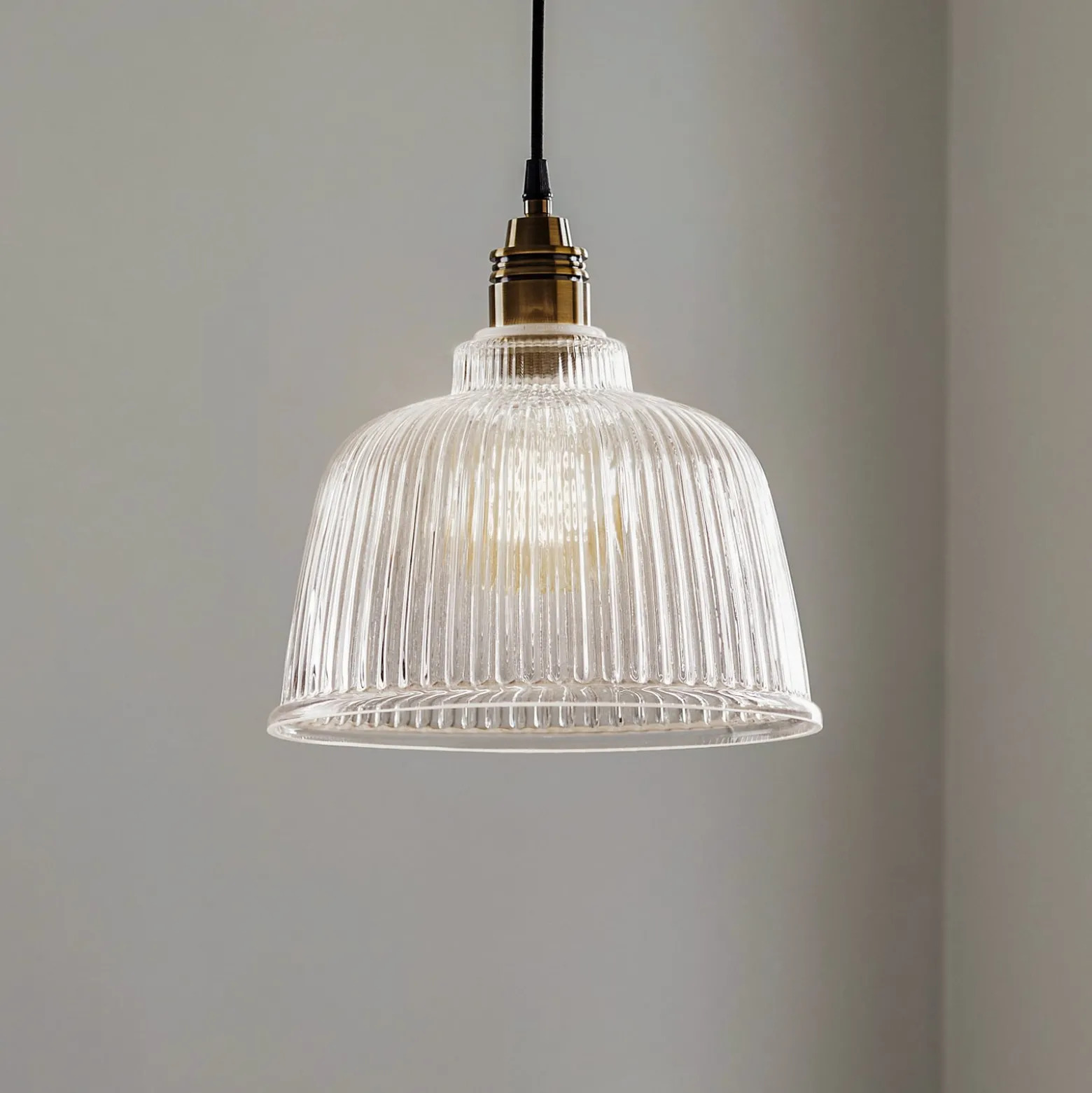 Hängeleuchte Leana, Glas klar, 1-flg., altmessing