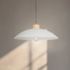Hängeleuchte OHANA, Opalglas, Eichenholz, Ø 40 cm, E27