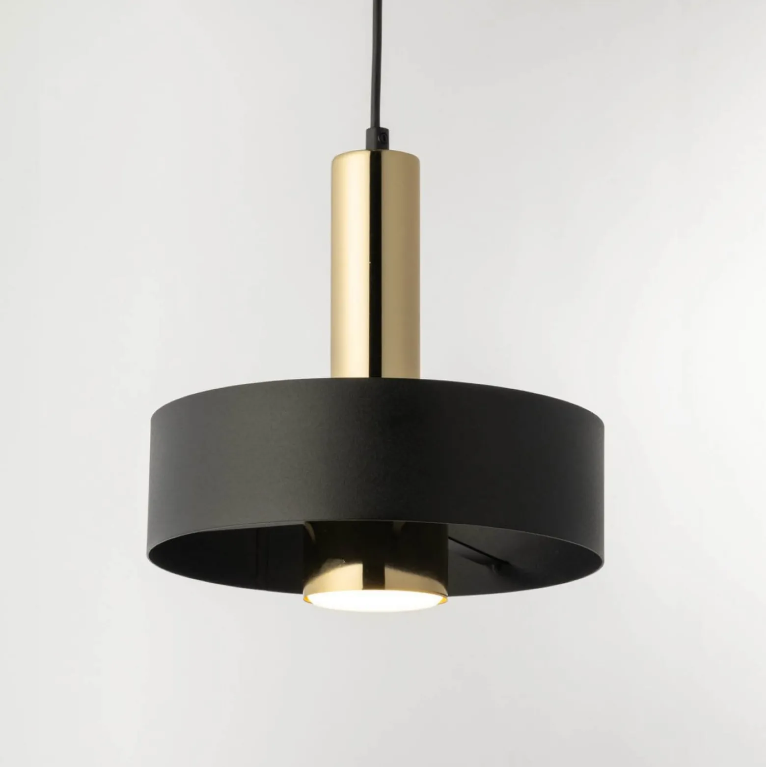 Hängeleuchte Rif Lux, schwarz/gold, Ø 25 cm, Stahl