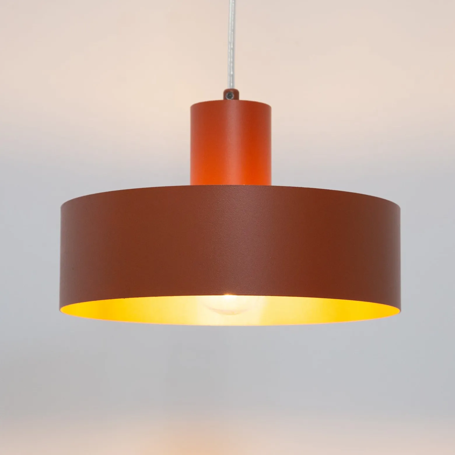 Hängeleuchte Rif M, ziegelrot, 1-flammig, Ø 25 cm, Stahl