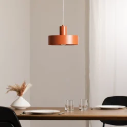 Hängeleuchte Rif M, ziegelrot, 1-flammig, Ø 25 cm, Stahl