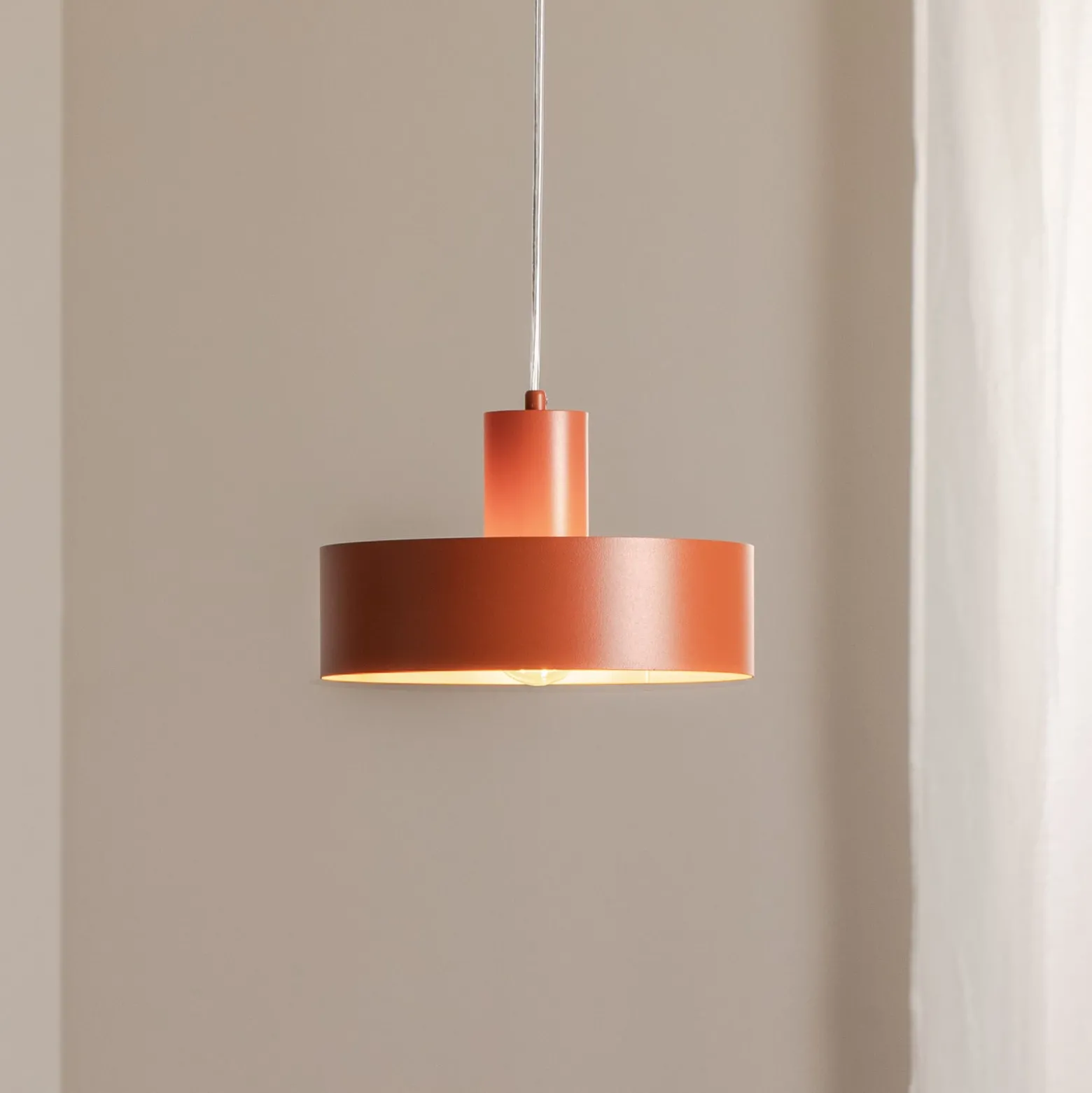 Hängeleuchte Rif M, ziegelrot, 1-flammig, Ø 25 cm, Stahl
