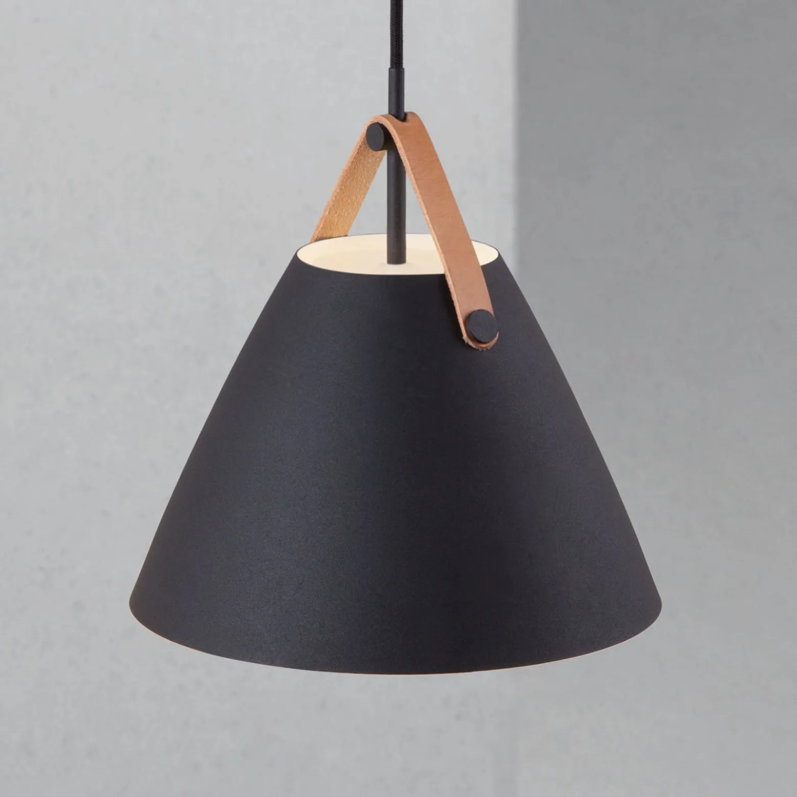 Hängeleuchte Strap in Schwarz, Ø 27 cm