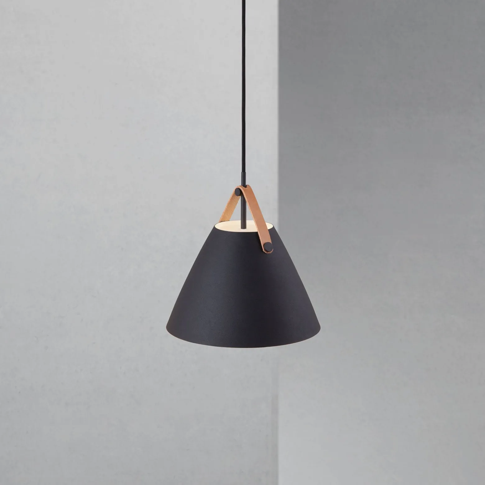 Hängeleuchte Strap in Schwarz, Ø 27 cm