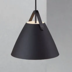 Hängeleuchte Strap in Schwarz, Ø 27 cm