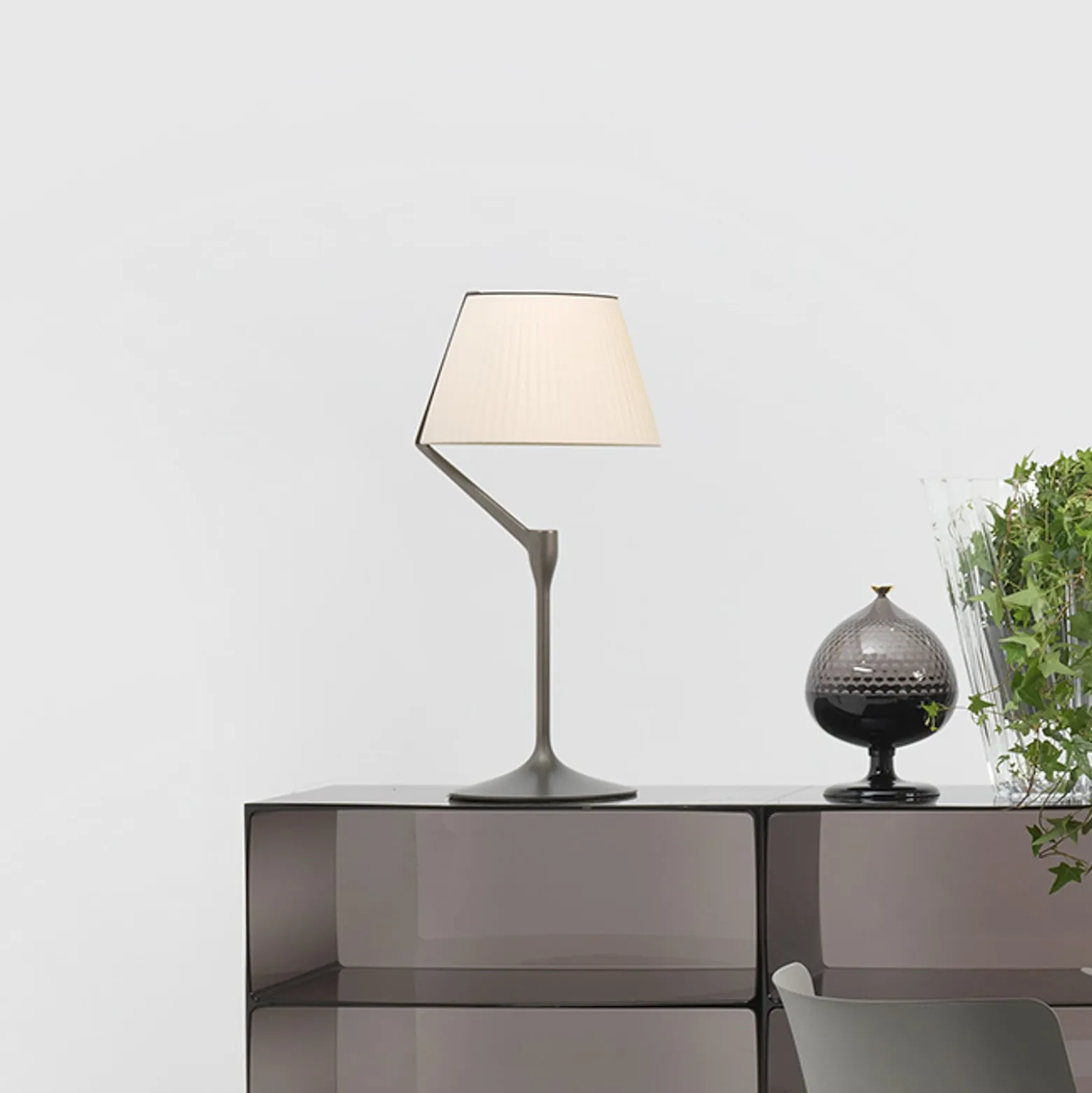 Kartell LED-Tischleuchte Angelo Stone, titan, dimmbar