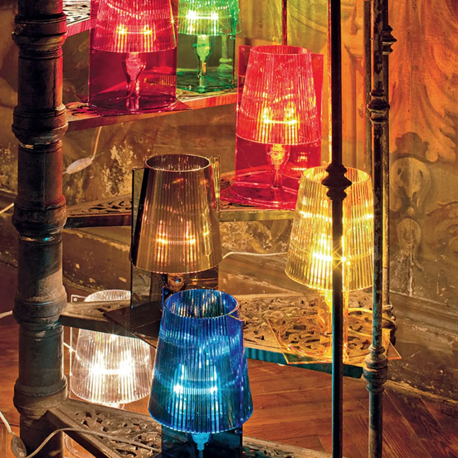 Kartell Take Designer-Tischleuchte, rauchgrau
