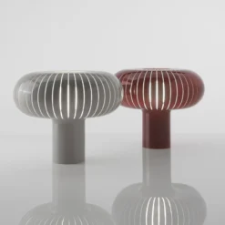Kartell Tischleuchte Teresa, taubengrau, Ø 50 cm, PMMA