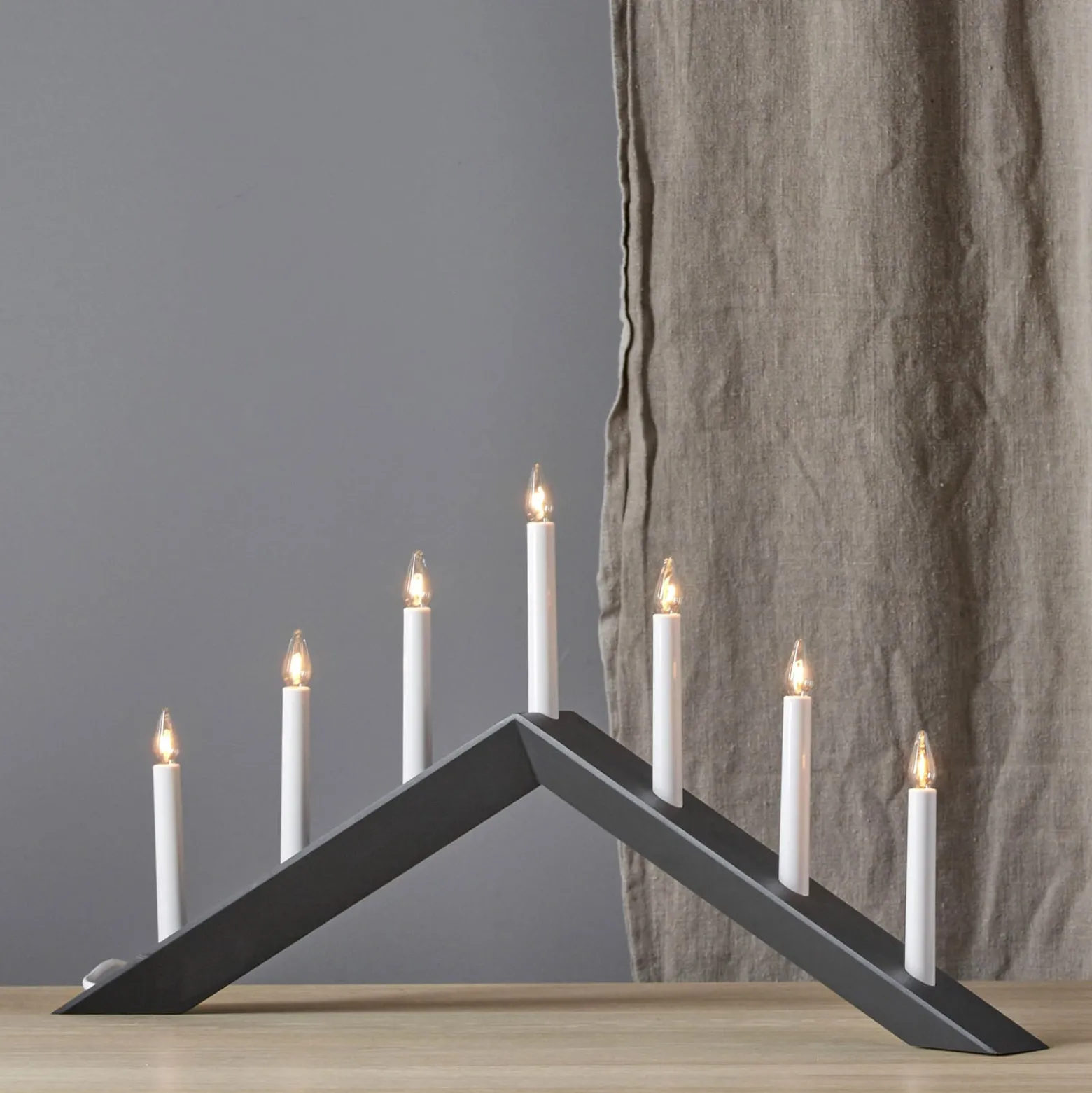 Kerzenleuchter Arrow, flach, 7flammig, schwarz