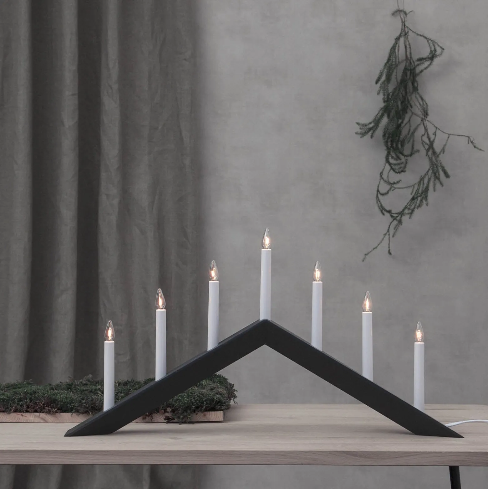 Kerzenleuchter Arrow, flach, 7flammig, schwarz
