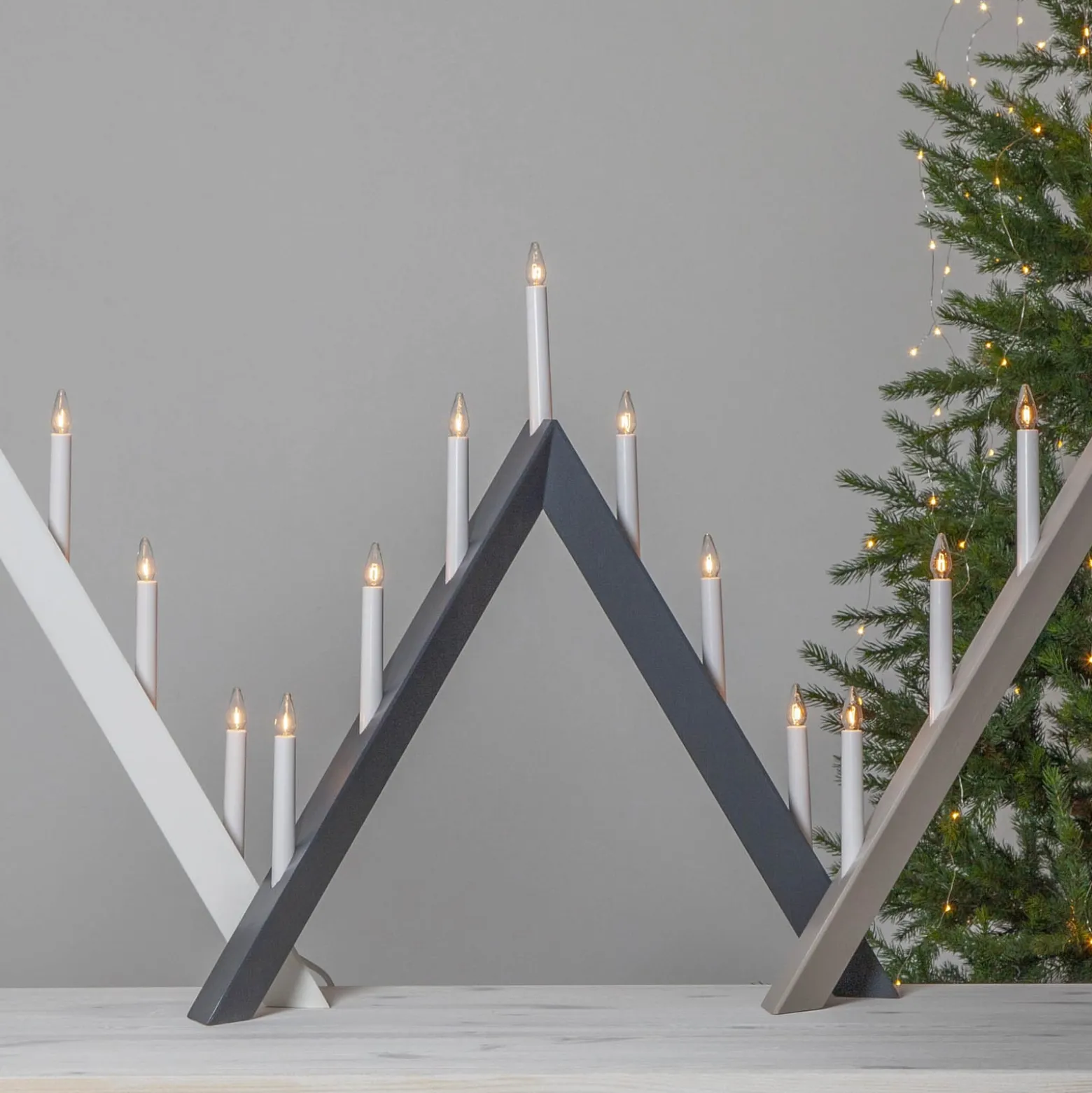 Kerzenleuchter Arrow, spitz, 7flammig, schwarz