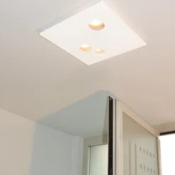 Knikerboker Des.agn LED-Deckenlampe, runde Löcher