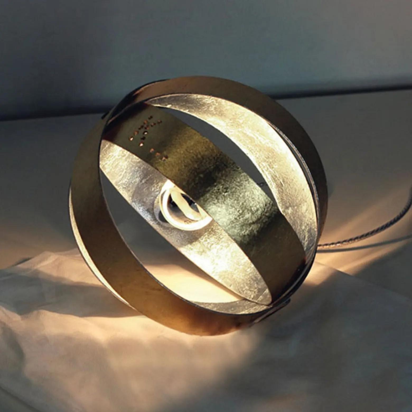 Knikerboker Ecliptika - moderne LED-Tischleuchte