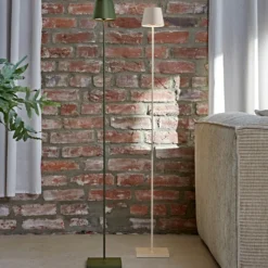 LED-Akku-Stehlampe Nuindie IP54 120 cm rund USB-C dünenbeige