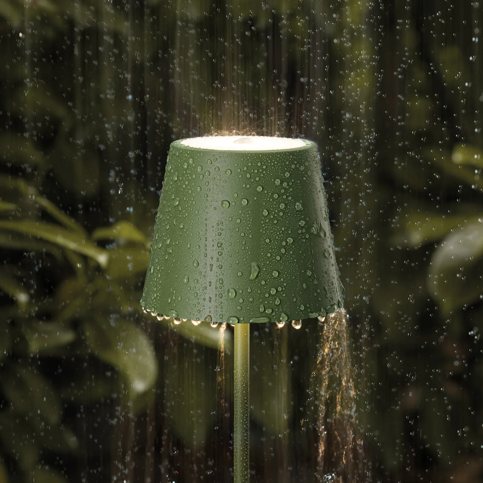 LED-Akku-Stehlampe Nuindie IP54 120 cm rund USB-C tannengrün