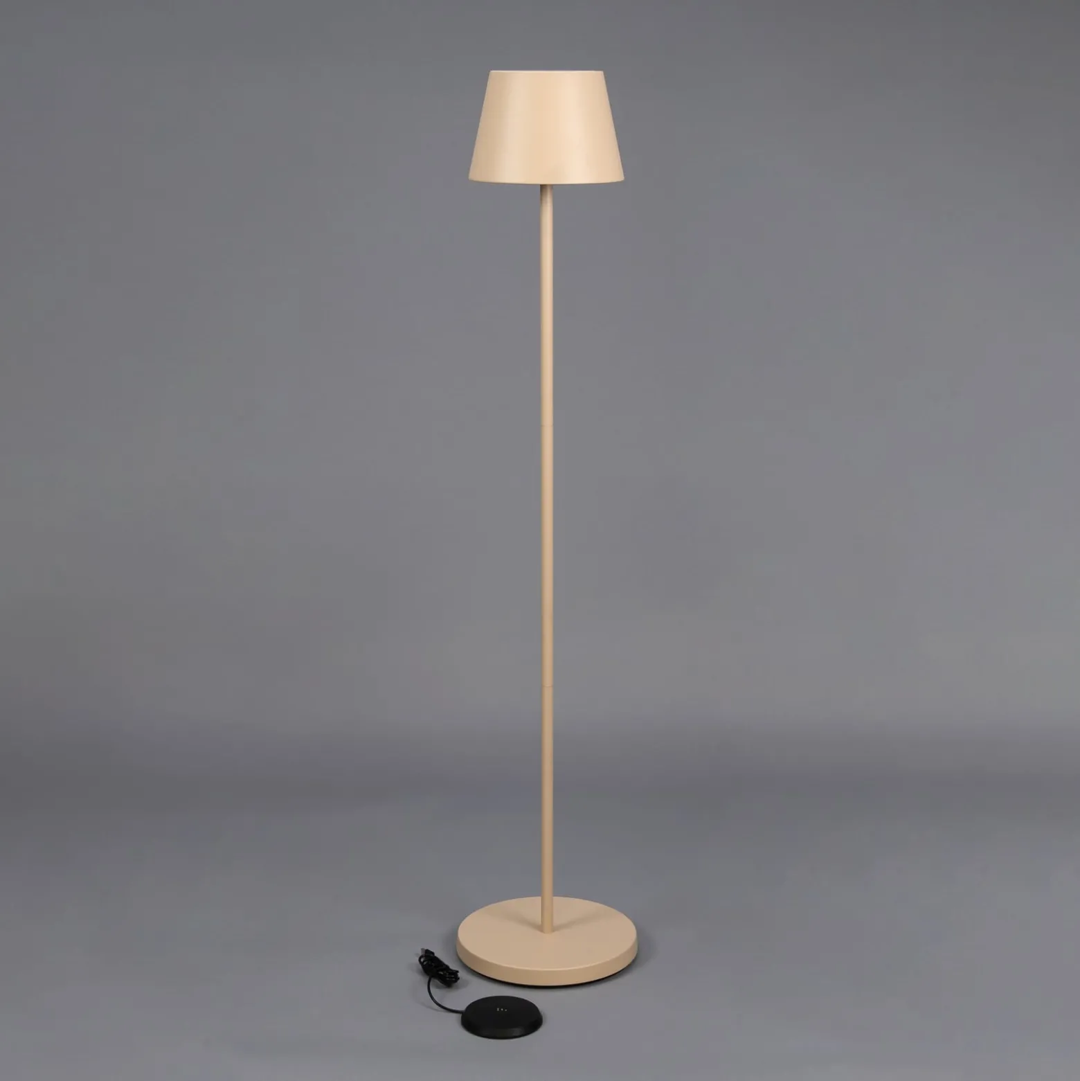 LED-Akku-Stehlampe Pomezia, sandfarben, 124 cm, IP54, USB