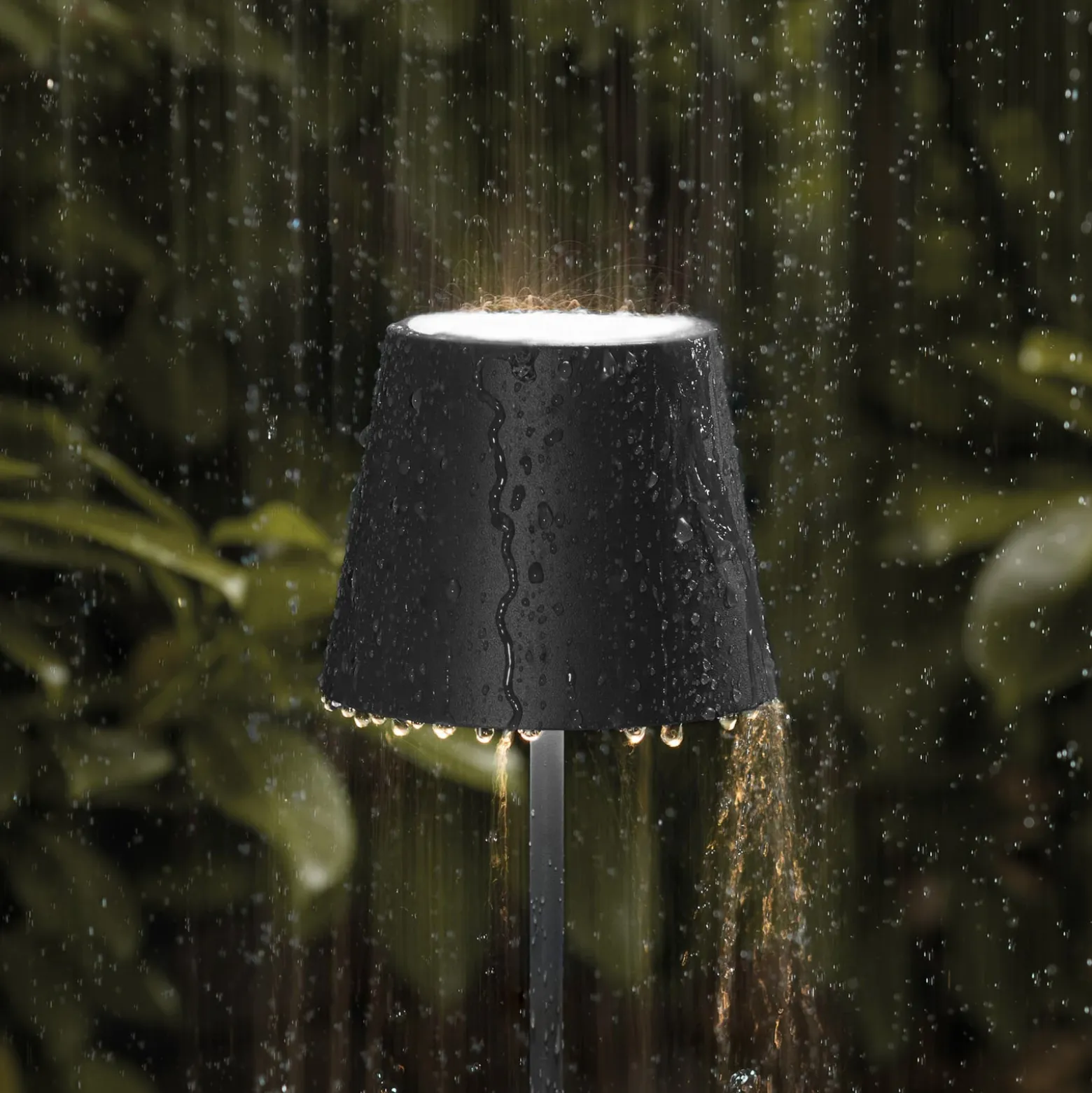 LED-Akku-Stehleuchte Nuindie IP54 120 cm rund USB-C schwarz