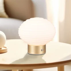 LED-Akku-Tischlampe Earl, messing/opal, Höhe 14,5 cm, Glas