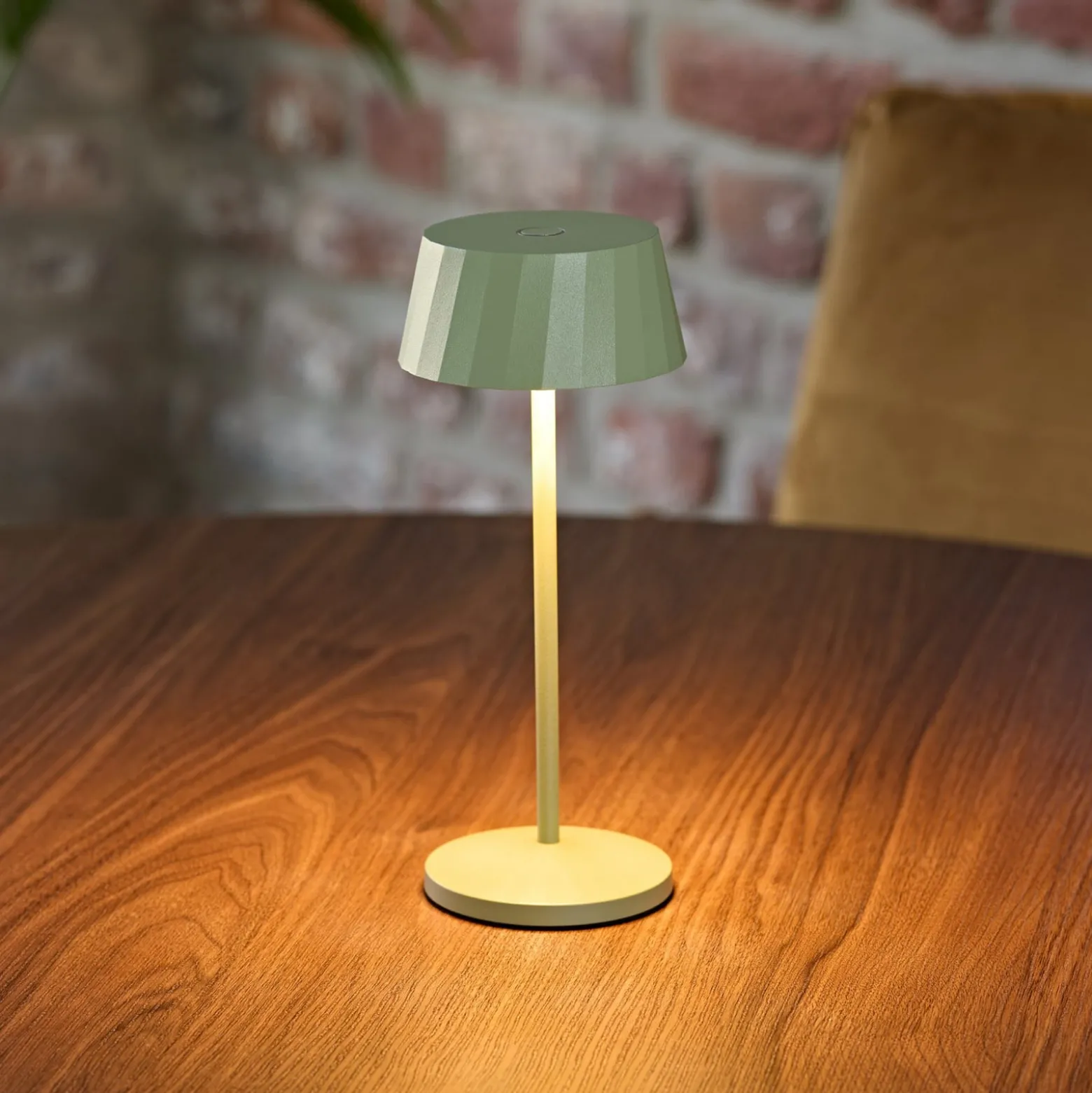 LED-Akku-Tischlampe Facetta, grün, Höhe 22 cm, Metall, CCT