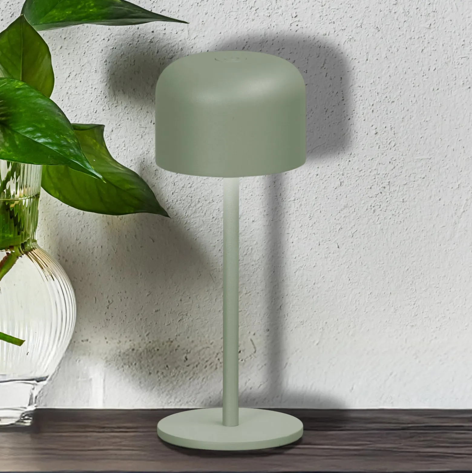 LED-Akku-Tischlampe Finley salbeigrün Höhe 22 cm Metall IP54