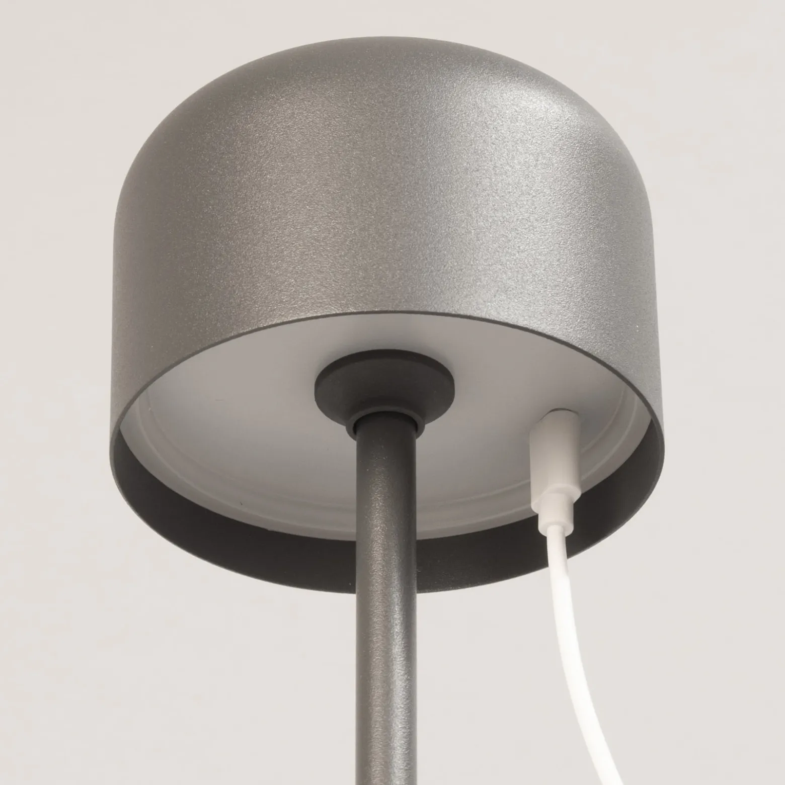 LED-Akku-Tischlampe Finley, sandgrau Höhe 22 cm Metall, IP54