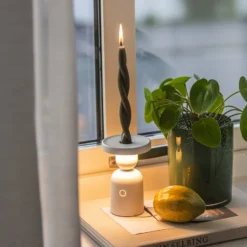 LED-Akku-Tischlampe Nantes, weiß, Alu, IP54, Dimmer, CCT