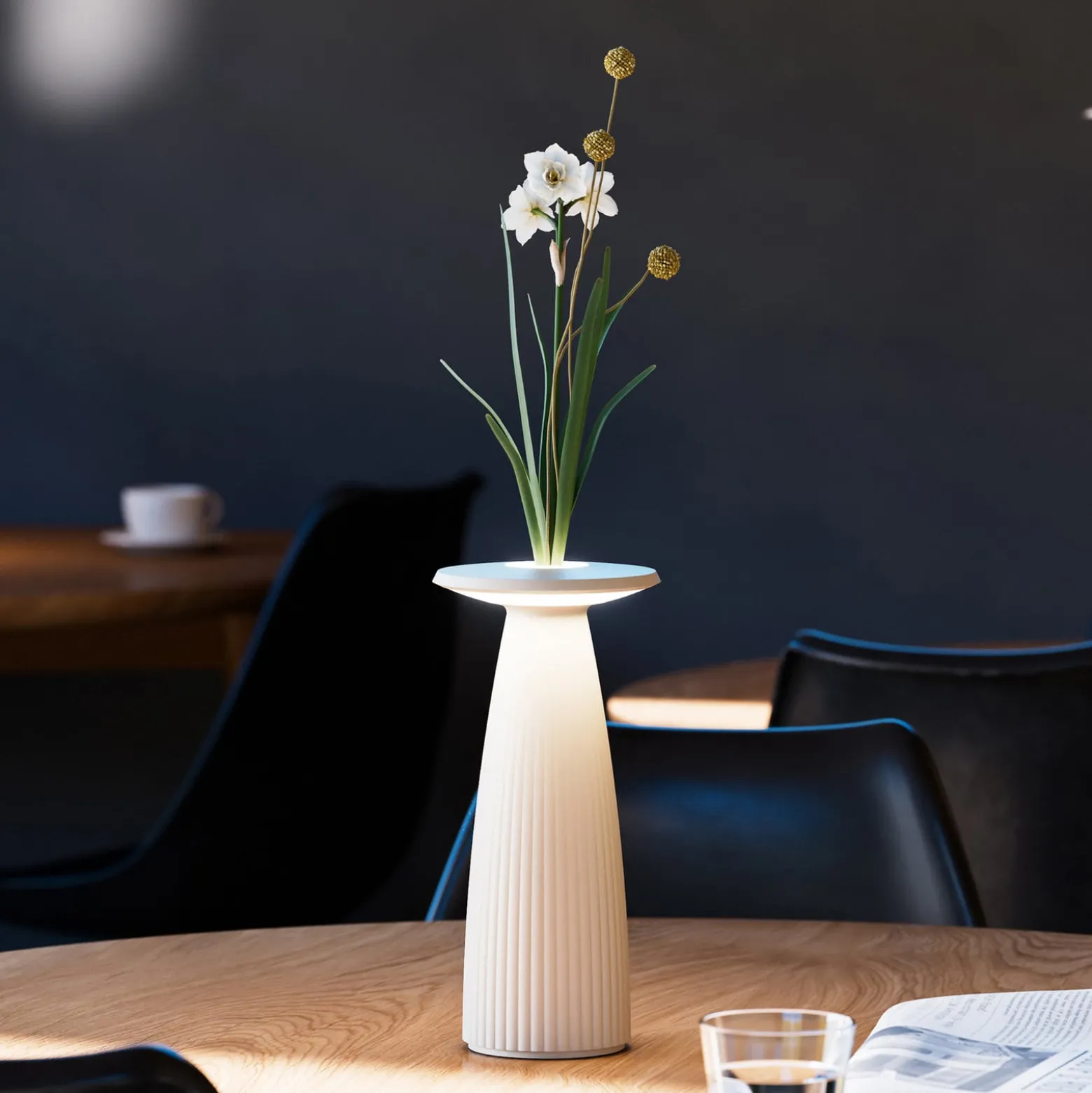 LED-Akku-Tischlampe Nuflair, beige, IP54, dimmbar, 24 cm
