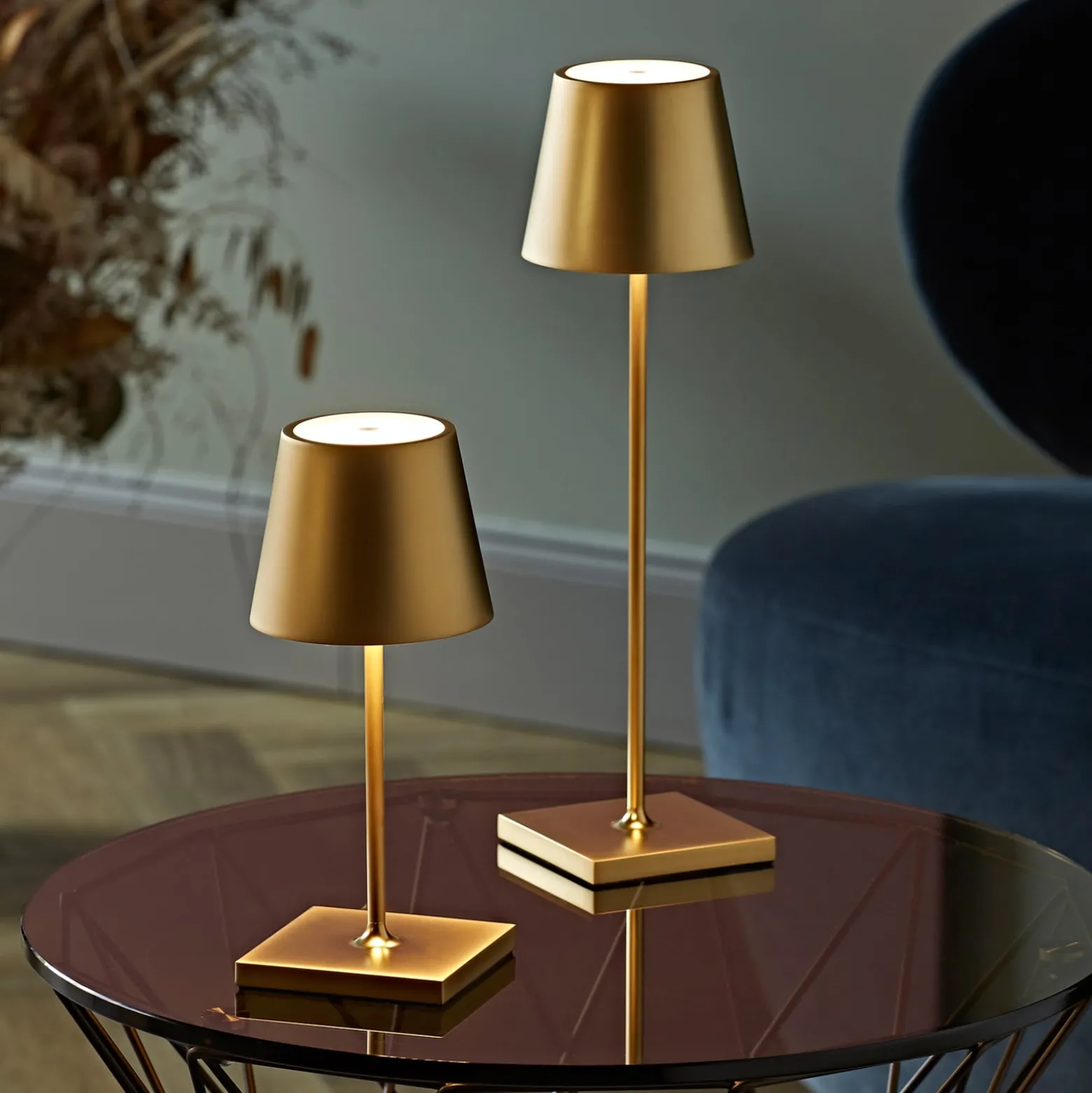 LED-Akkutischlampe Nuindie mini, USB-C, gold, IP54, dimmbar