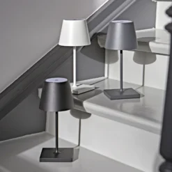 LED-Akkutischlampe Nuindie mini, USB, grafit, IP54, dimmbar