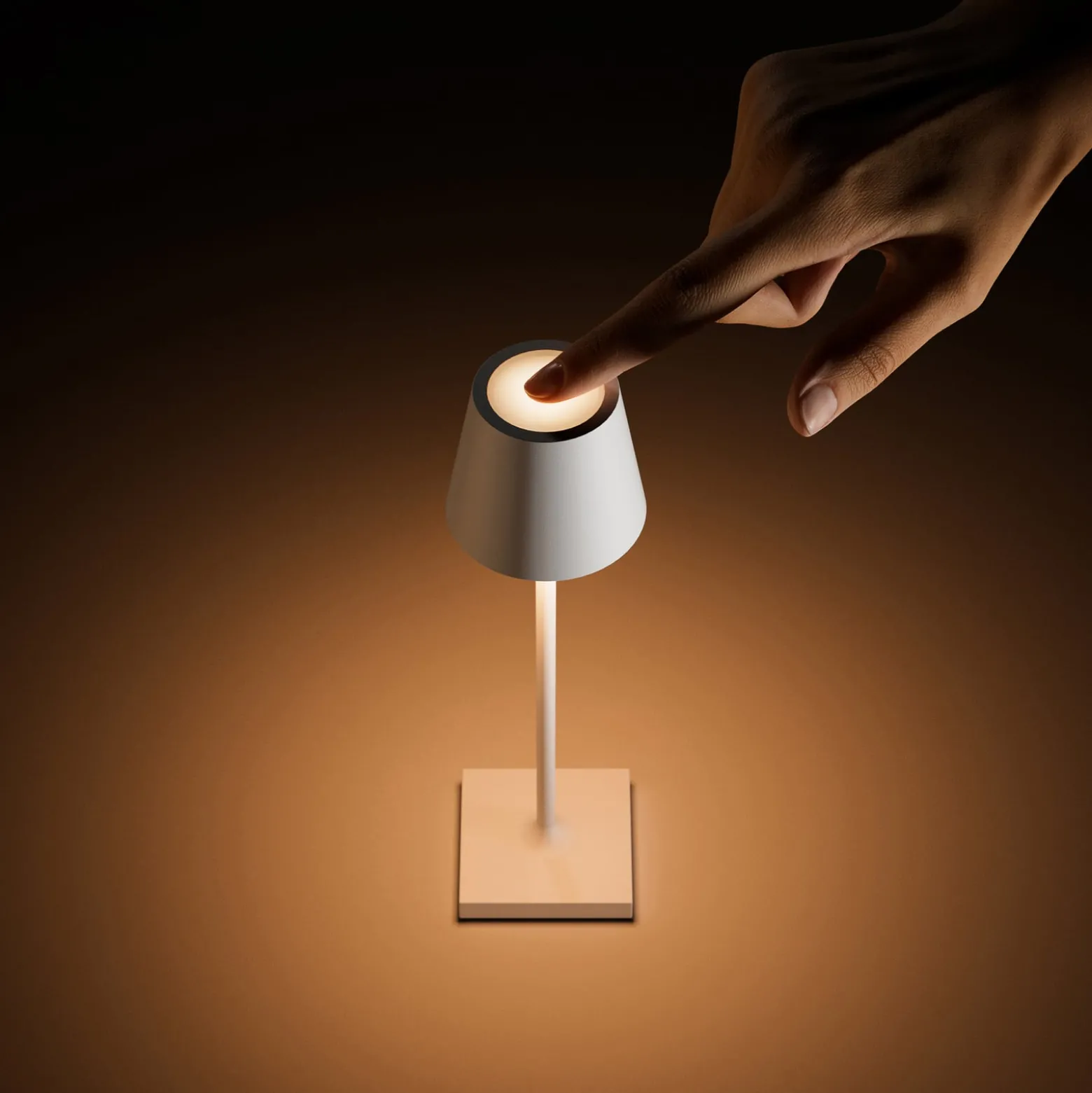 LED-Akkutischlampe Nuindie pocket, grau, IP54, dimmbar