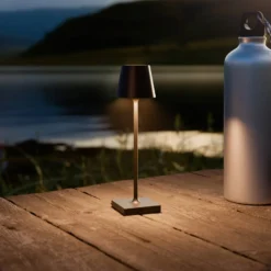 LED-Akkutischlampe Nuindie pocket, schwarz, IP54, dimmbar