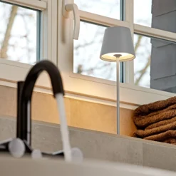 LED-Akkutischlampe Nuindie, USB-C, grau, IP54, dimmbar