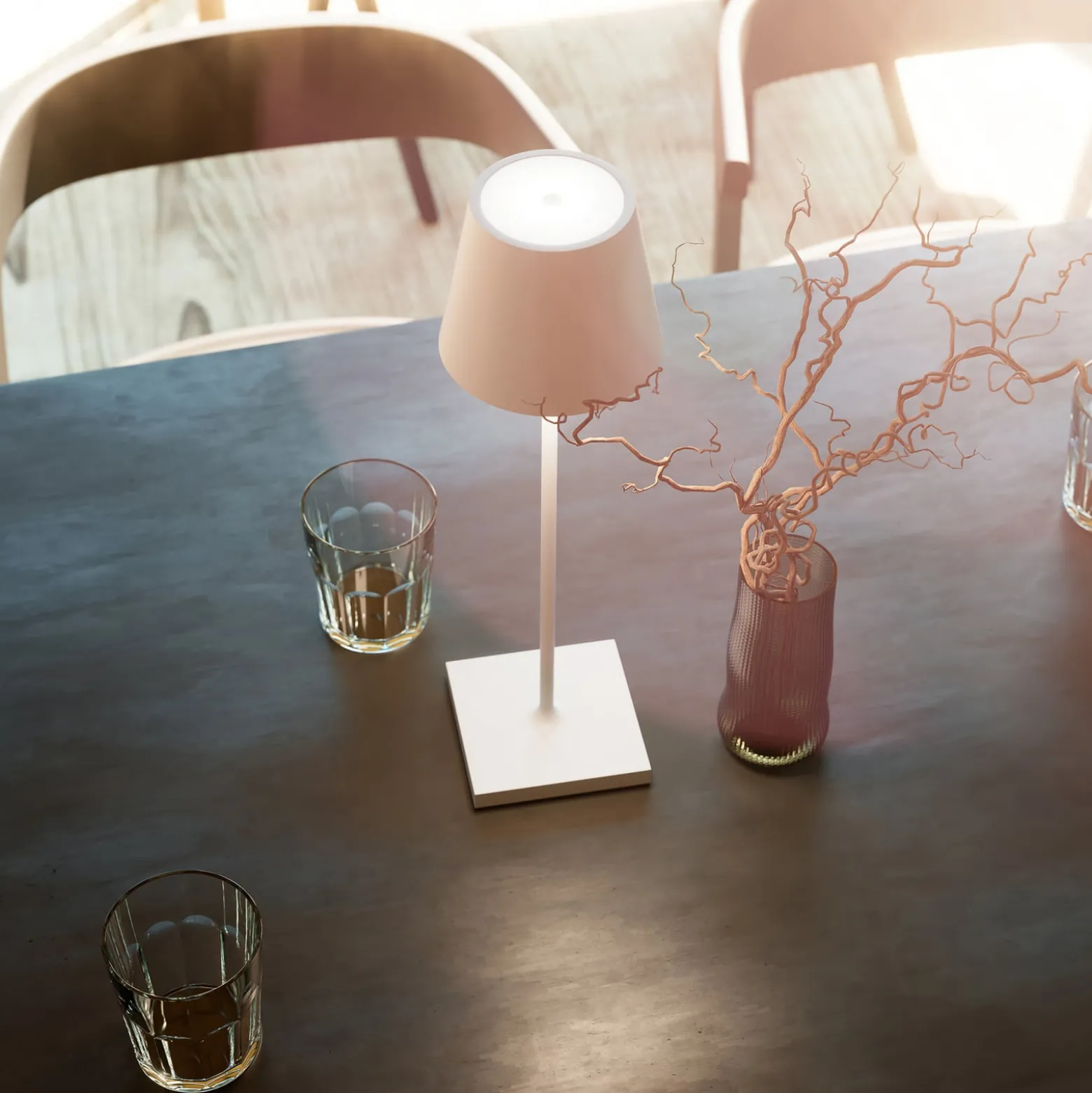 LED-Akkutischlampe Nuindie, USB-C, weiß, IP54, dimmbar