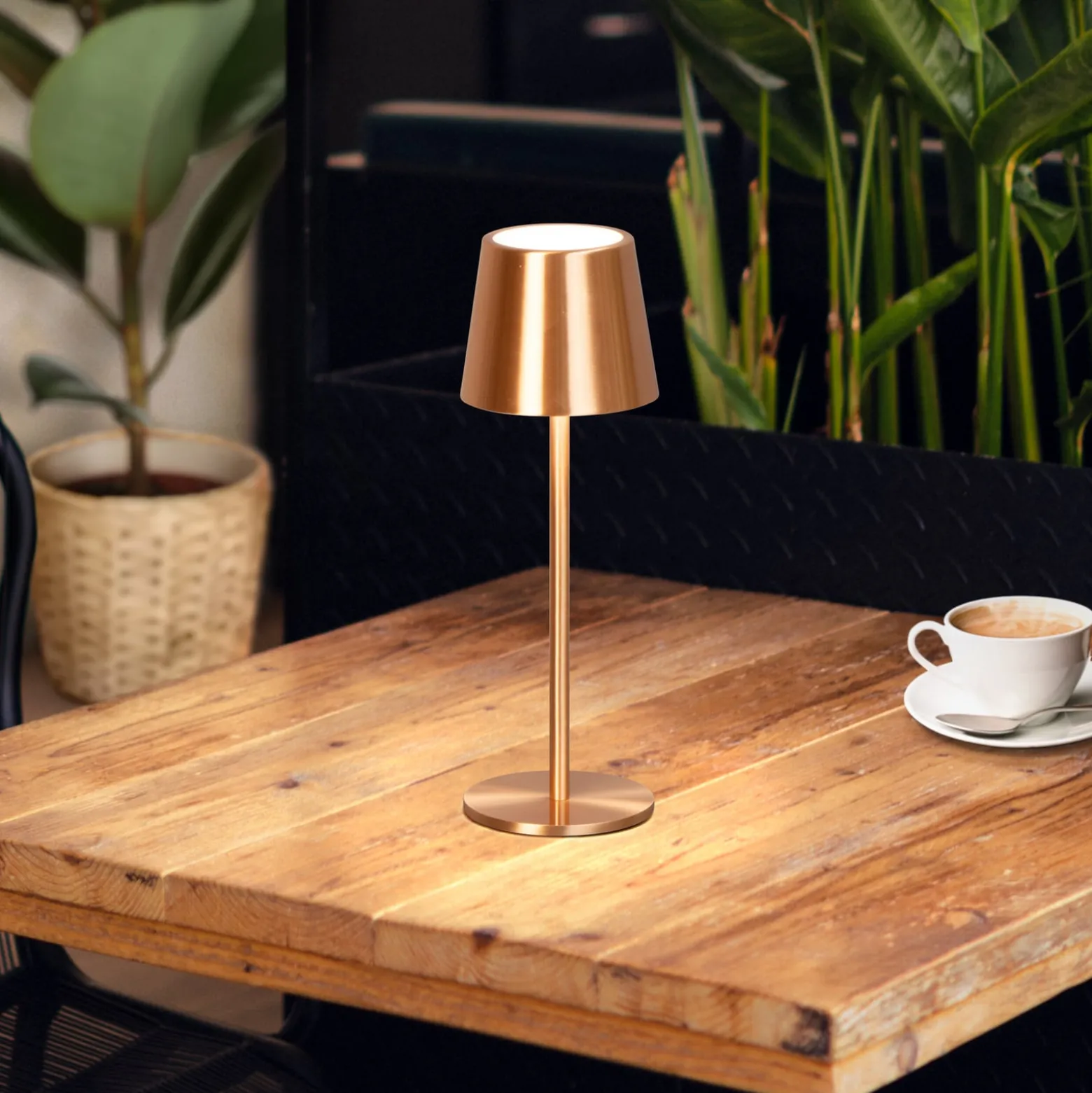 LED-Akku-Tischlampe Roxi, kupferfarben, Metall, IP54, Dimmer