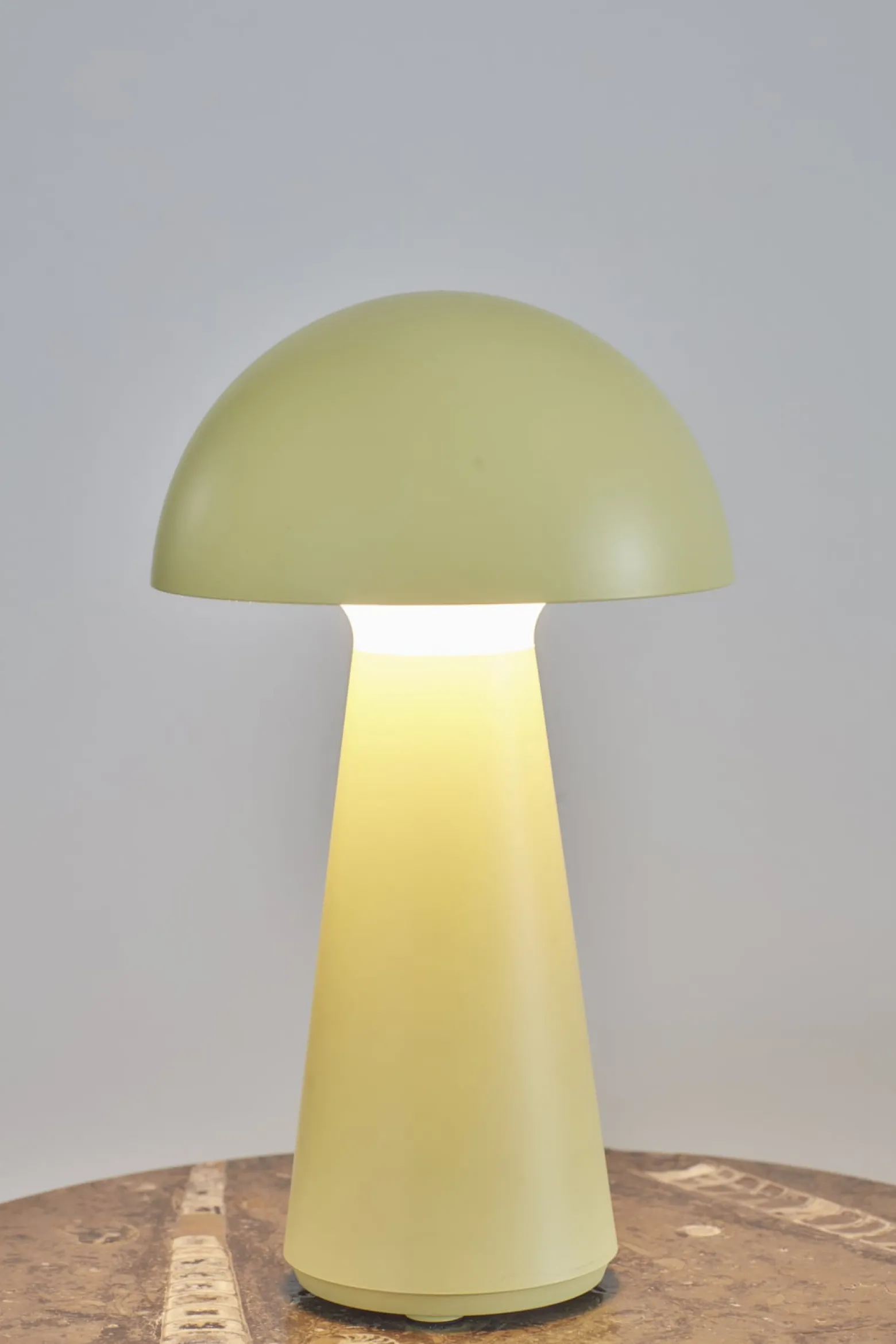 LED-Akku-Tischlampe Sam, gelb, Kunststoff, 28 cm, IP54