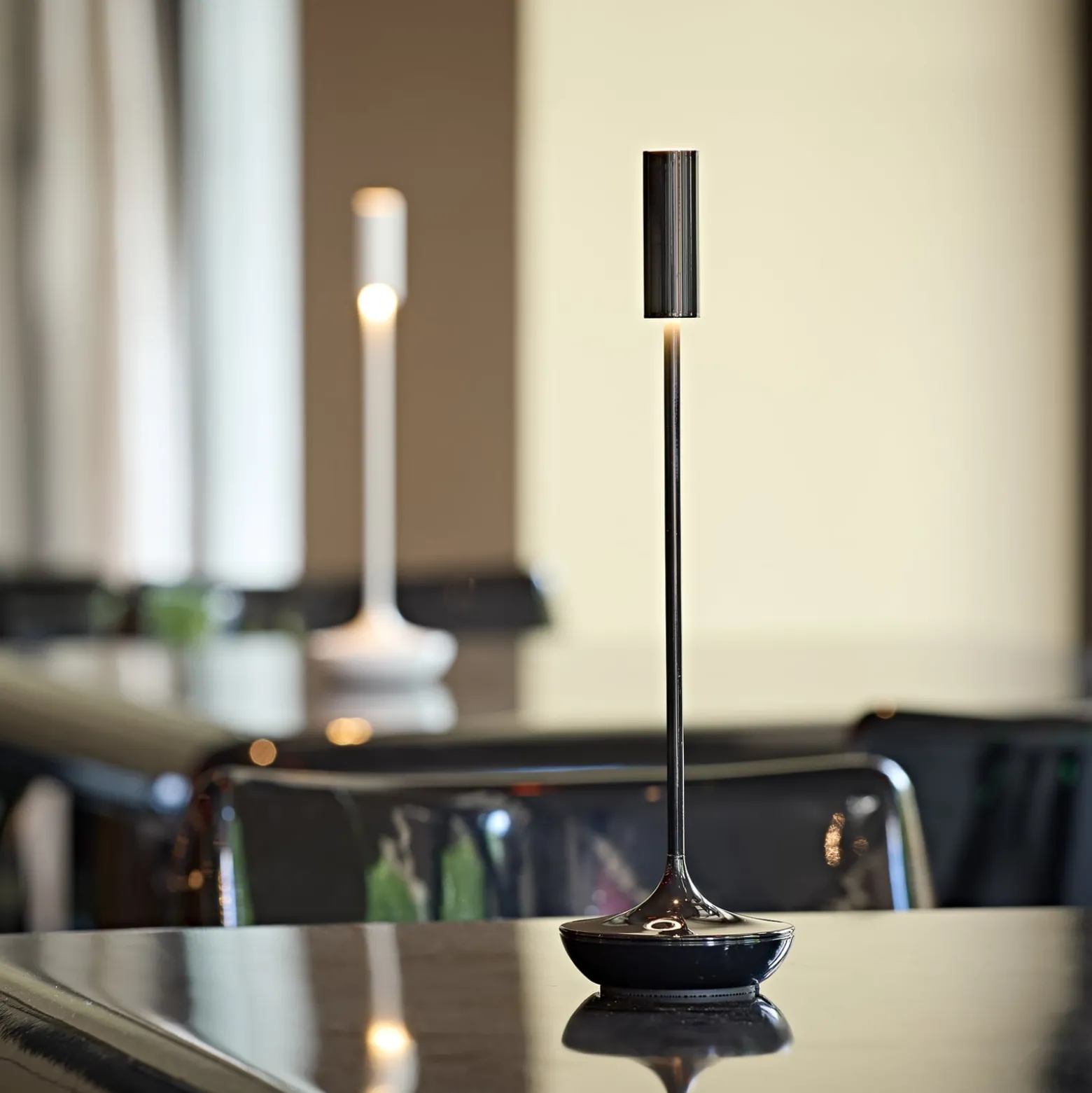 LED-Akkutischleuchte Nucandle, schwarz, IP54, dimmbar