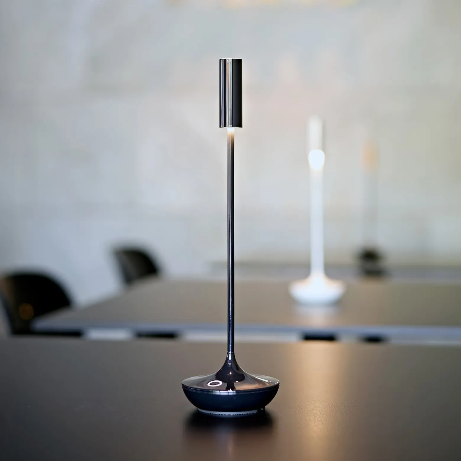 LED-Akkutischleuchte Nucandle, schwarz, IP54, dimmbar