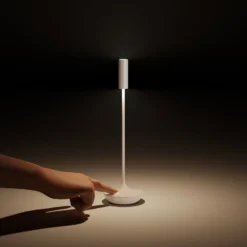 LED-Akkutischleuchte Nucandle, schwarz, IP54, dimmbar