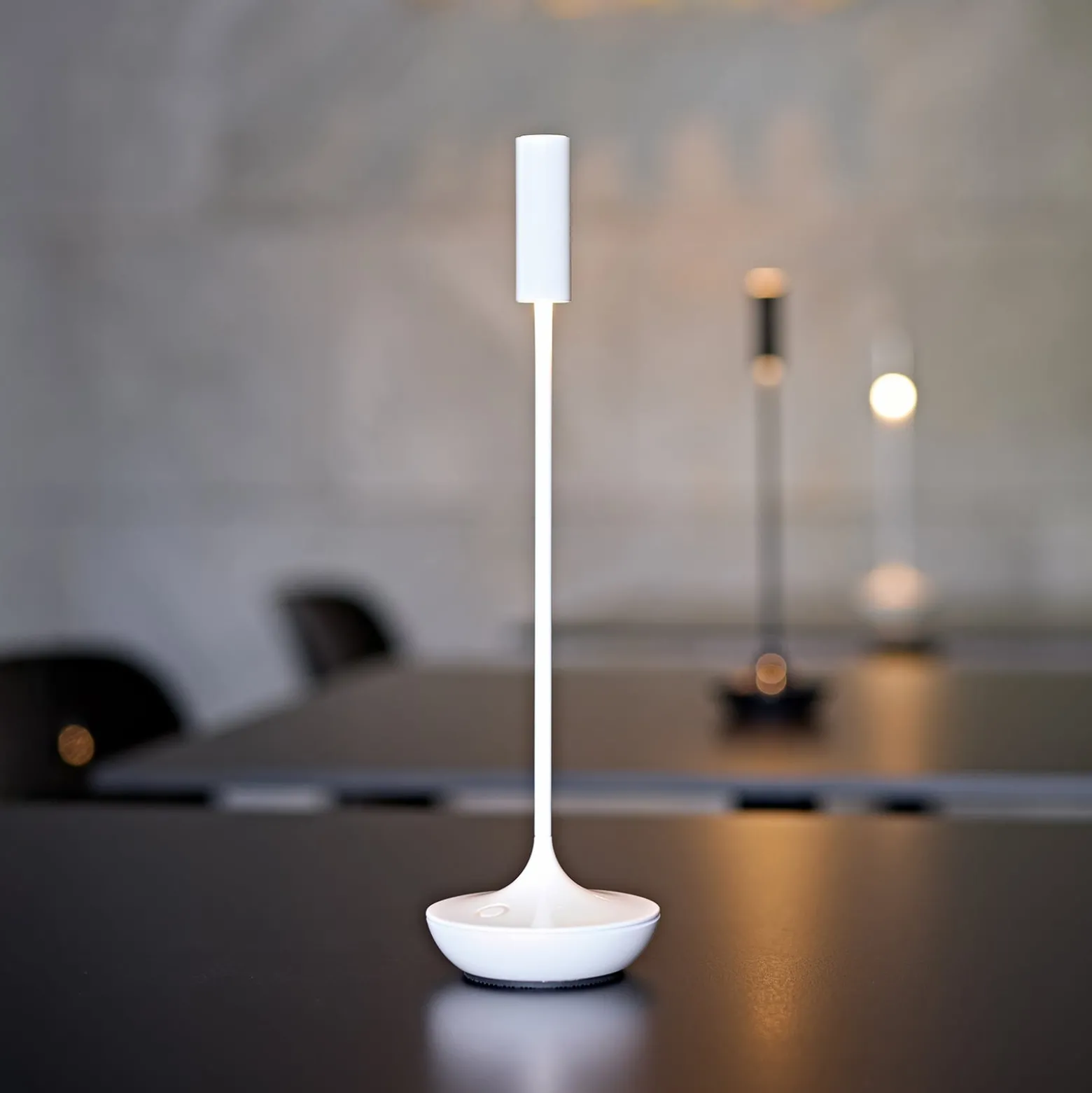 LED-Akkutischleuchte Nucandle, weiß, IP54, dimmbar