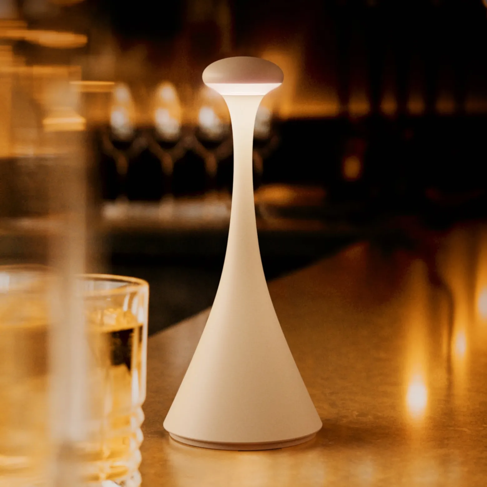 LED-Akkutischleuchte Nudrop mini, dünenbeige, IP54, dimmbar