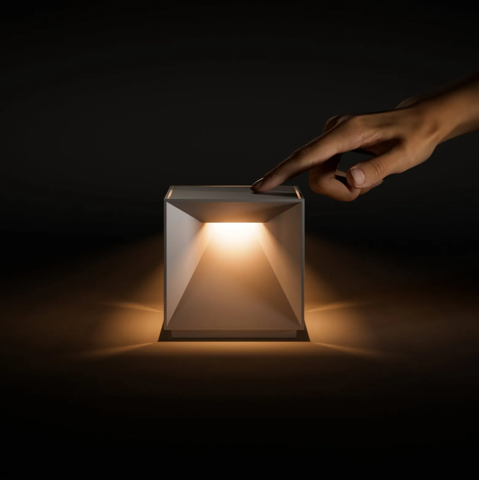 LED-Akku-Tischleuchte Nutalis, dünenbeige, IP54, dimmbar