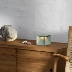 LED-Akku-Tischleuchte Nutalis, salbeigrün, IP54, dimmbar