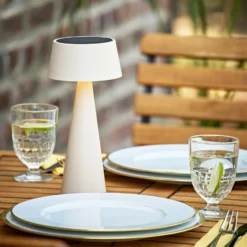 LED-Akku-Tischleuchte Solino, beige, Solar/USB, 26 cm, IP44